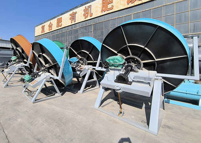 Granulatore a disco a umido per la produzione di granuli di lettiera per gatti in bentonite