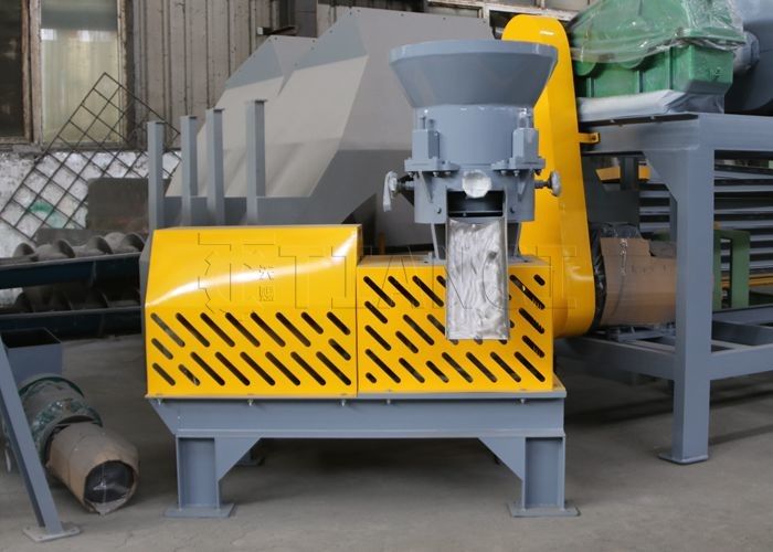 Macchina di pelletizzazione a estrussione a matrici piatte ad alte prestazioni per la produzione ottimizzata di fertilizzanti