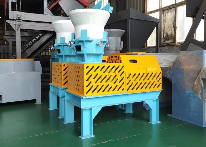 Linea di produzione di granuli di fertilizzanti organici Granulatore di compost di mucca Granulatore di biomassa Linea di produzione a stampo piatto