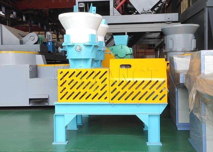 Biomassa per mangimi di pollame Granulatore di pellets per mangimi di mucca concime di legno granulatore di pellets per letame di pollo granulatore di estrusione a stampo piatto