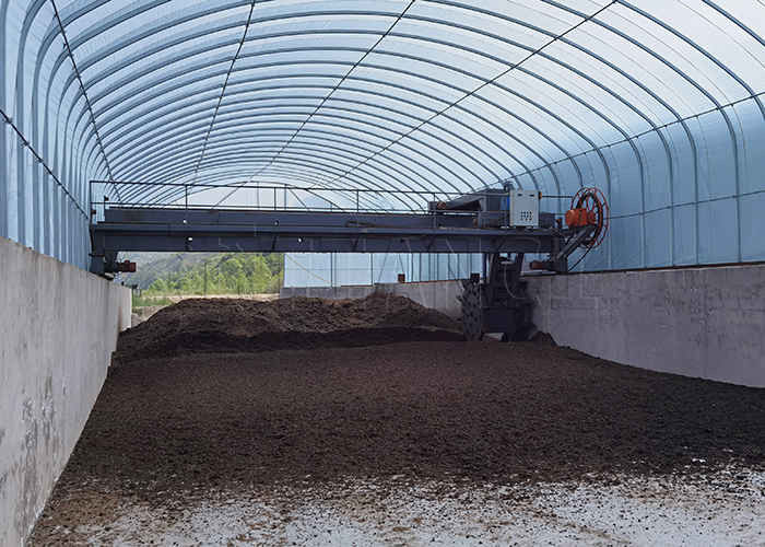 Fermentazione di rifiuti animali Compost Motore di rotaia Tipo di compost Turner Per letame animale