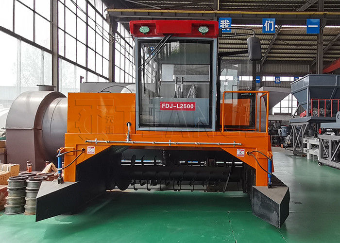 Macchina per compostaggio a fermentazione di letame organico tipo cingolato per decomposizione aerobica a cumulo a terra