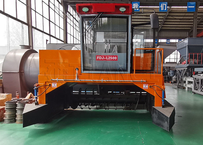 Macchina per compostaggio a fermentazione di letame organico tipo cingolato per decomposizione aerobica a cumulo a terra