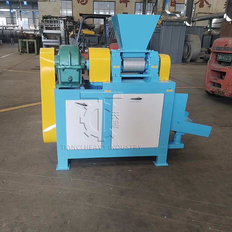 Granulatore per la stampa a rulli di acido umico per apparecchiature di linea di produzione di fertilizzanti umico-acidi granulari