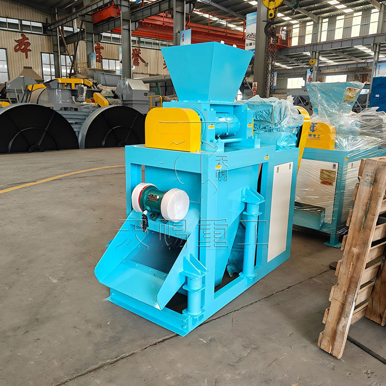 Granulatore per la stampa a rulli di acido umico per apparecchiature di linea di produzione di fertilizzanti umico-acidi granulari