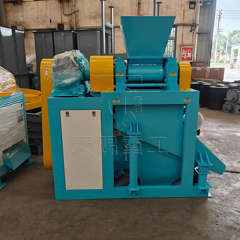 Granulatore per la stampa a rulli di acido umico per apparecchiature di linea di produzione di fertilizzanti umico-acidi granulari